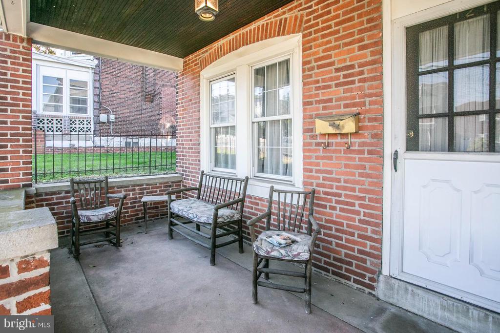 121 W 2ND AVENUE