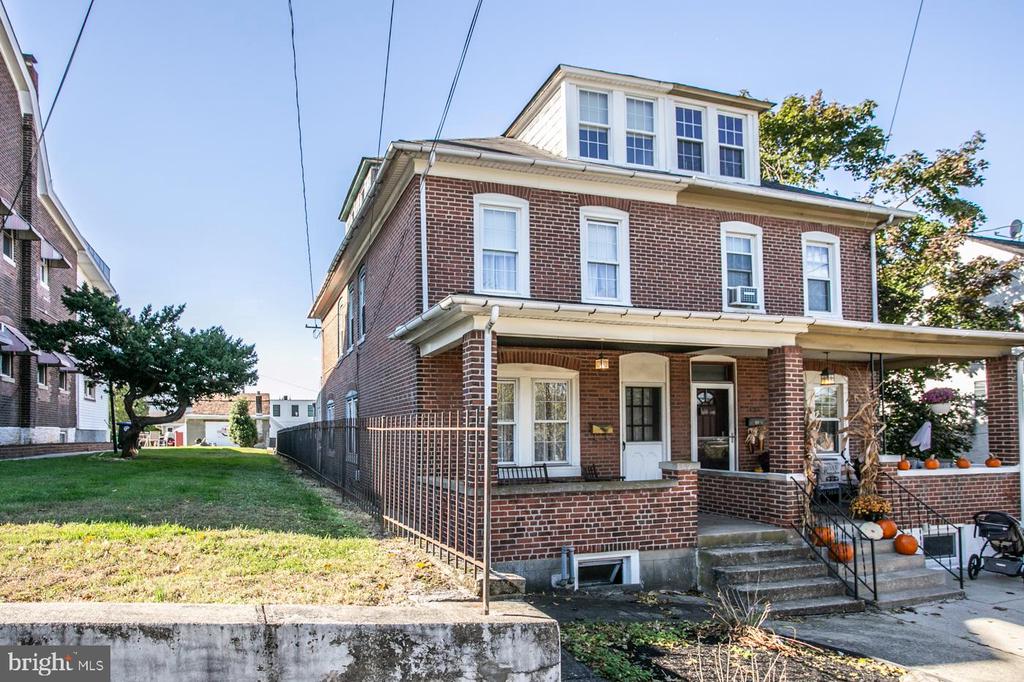 121 W 2ND AVENUE
