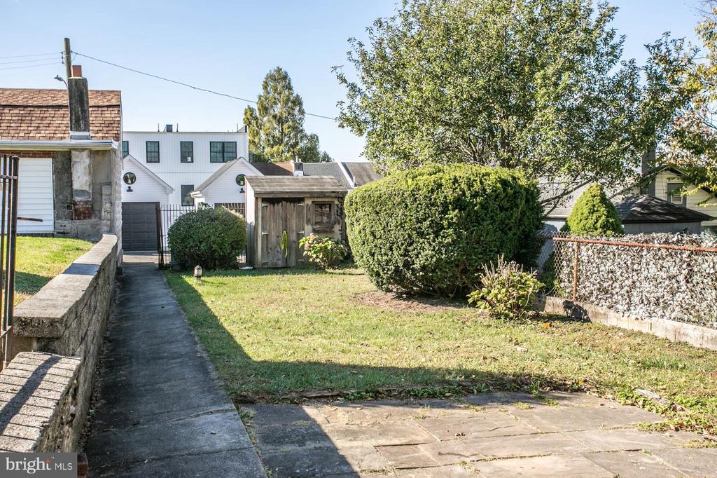 121 W 2ND AVENUE