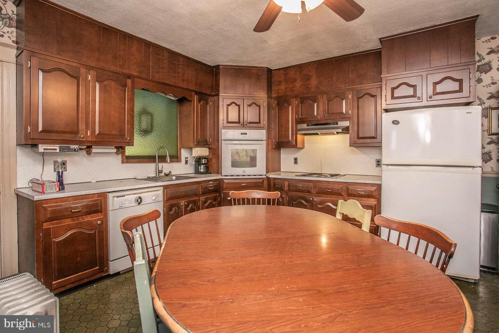 121 W 2ND AVENUE