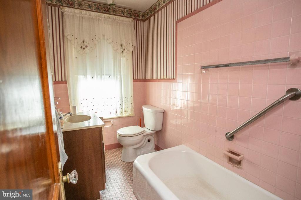 121 W 2ND AVENUE