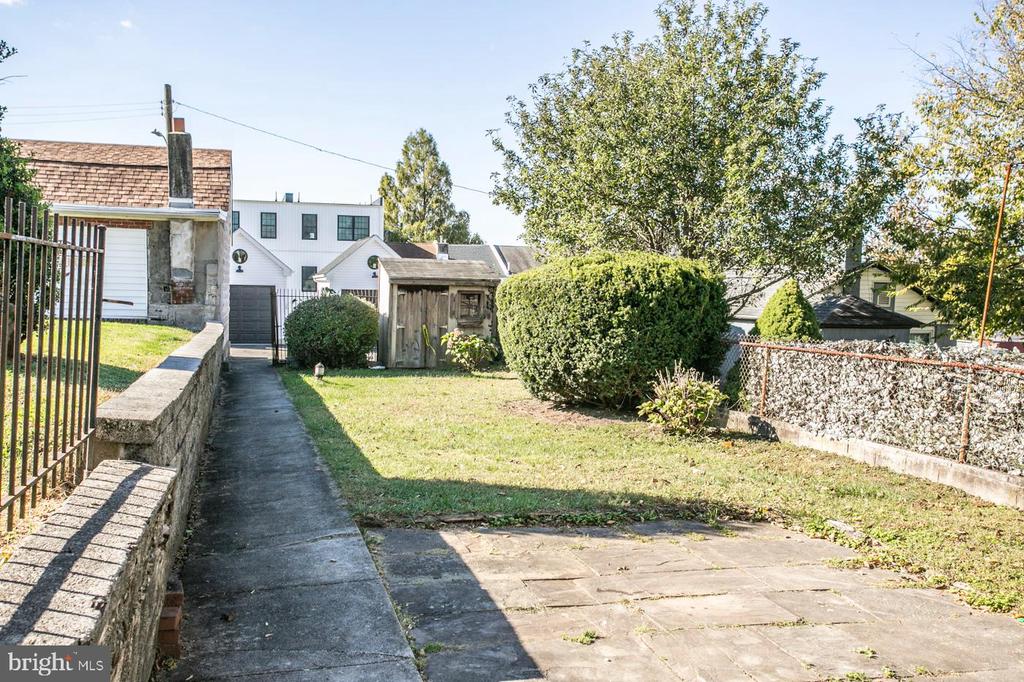 121 W 2ND AVENUE