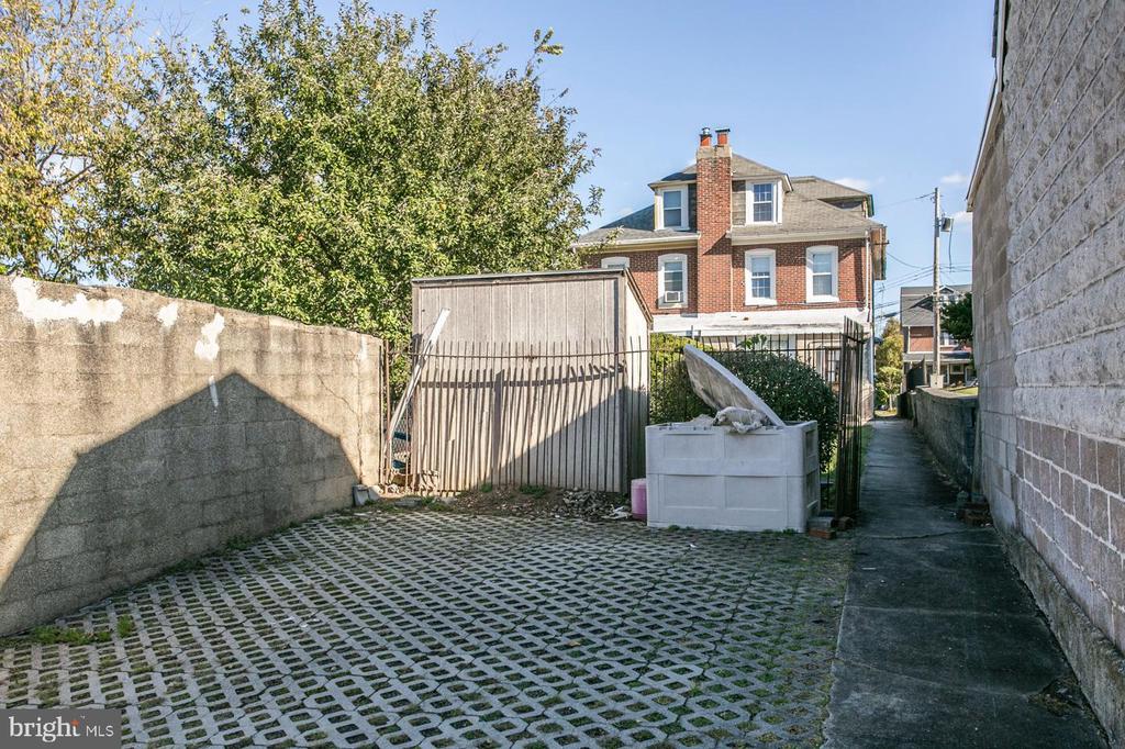 121 W 2ND AVENUE