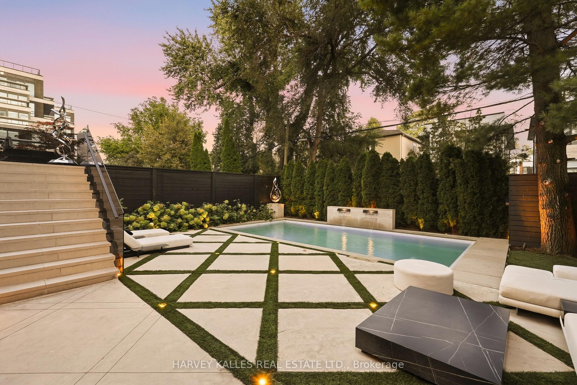 363 Bedford Park Avenue, Toronto