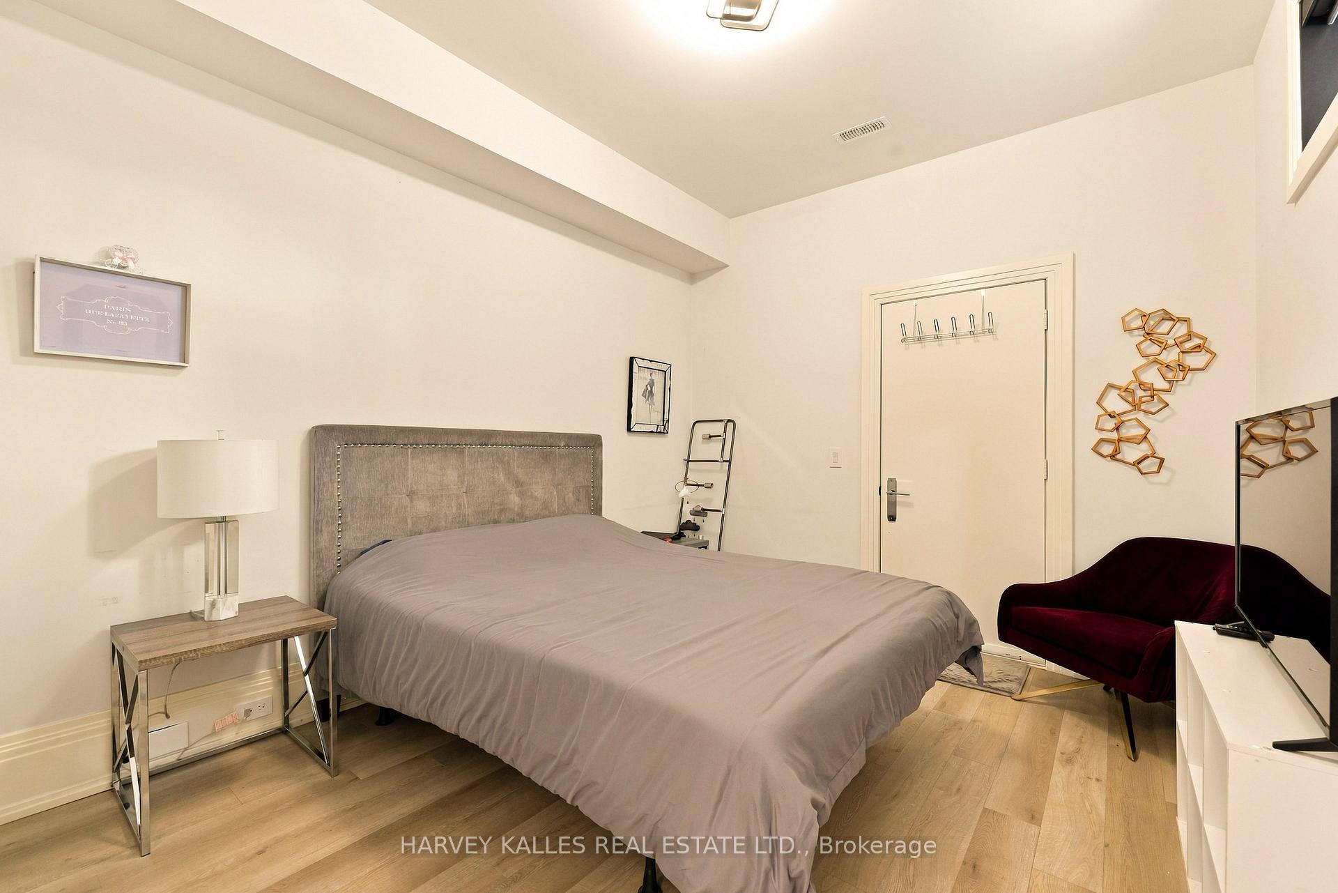 363 Bedford Park Avenue, Toronto