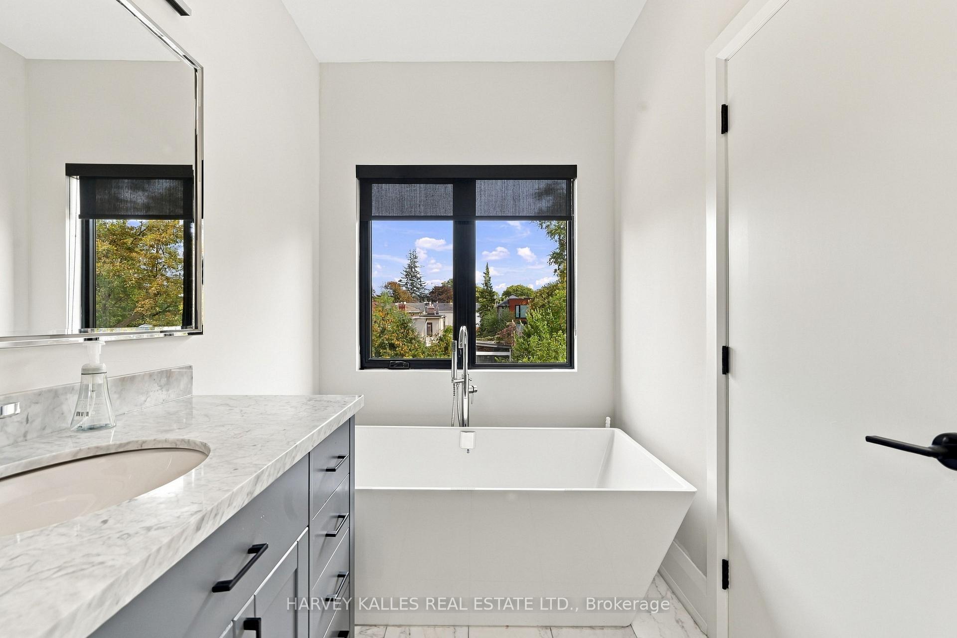 57 Roseneath Gardens, Toronto