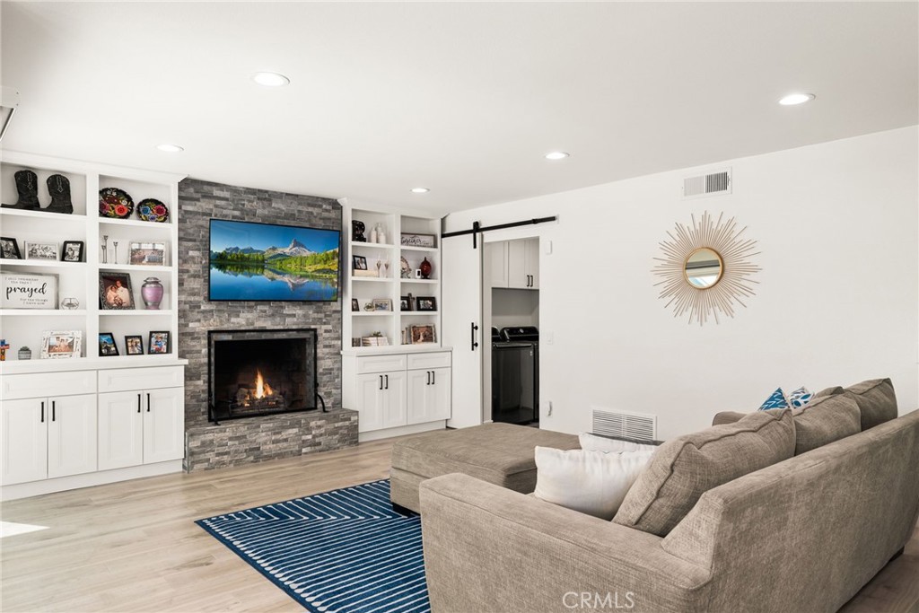 452 E Avalon Court