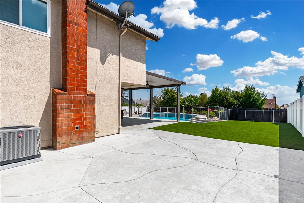 452 E Avalon Court