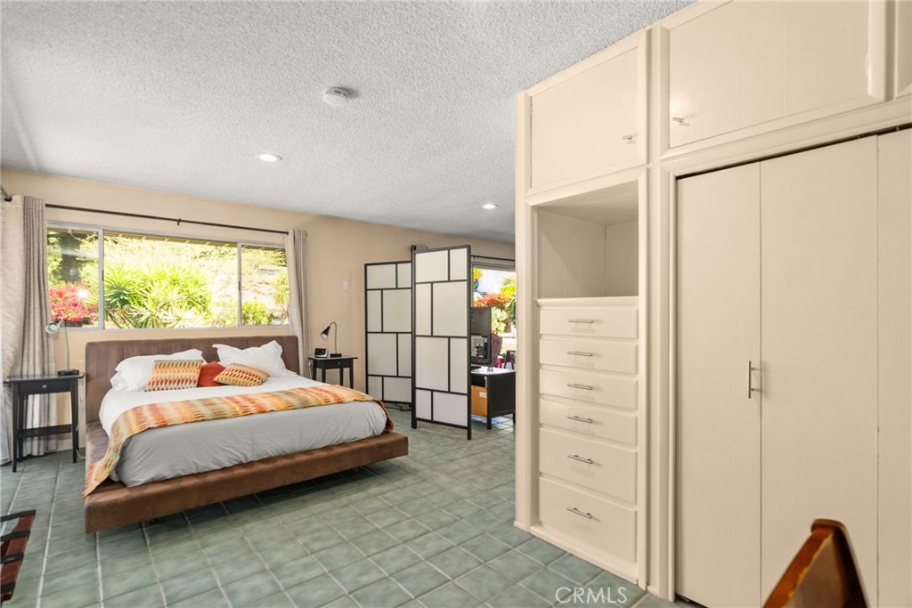 857 Ridgeside Drive