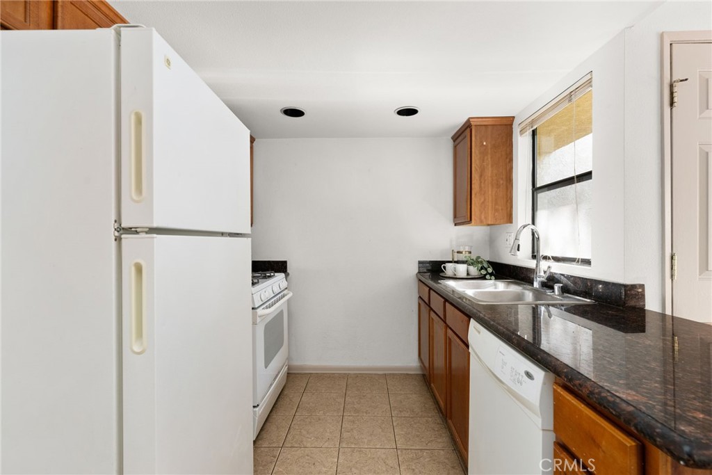 1142 W Blaine Street 202