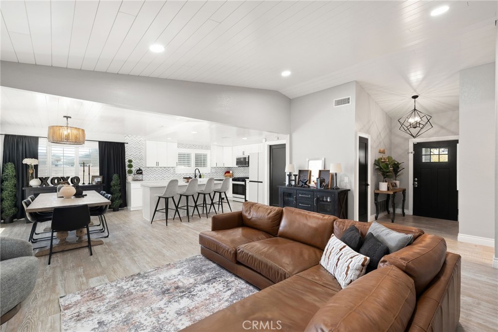 6537 Aquamarine Avenue