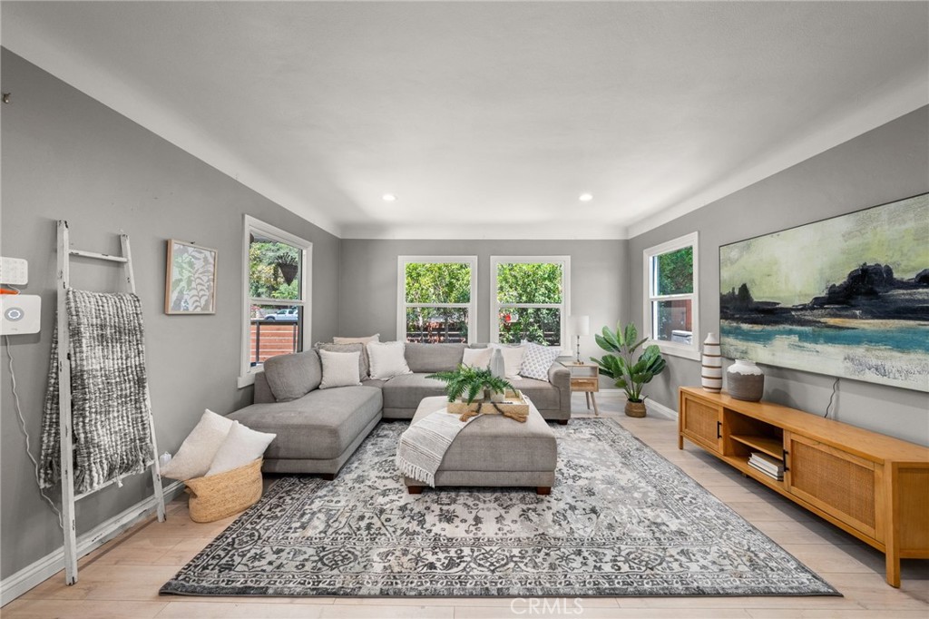 114 E Woodbury Road