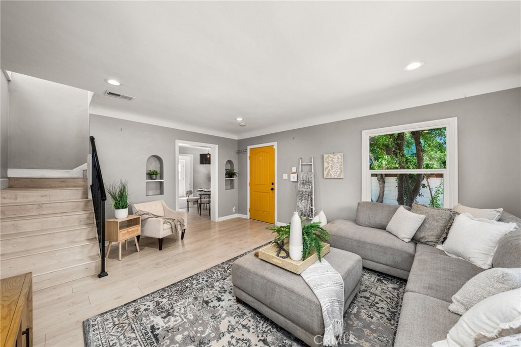 114 E Woodbury Road