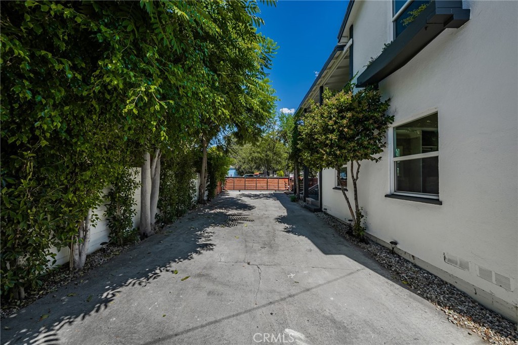 114 E Woodbury Road