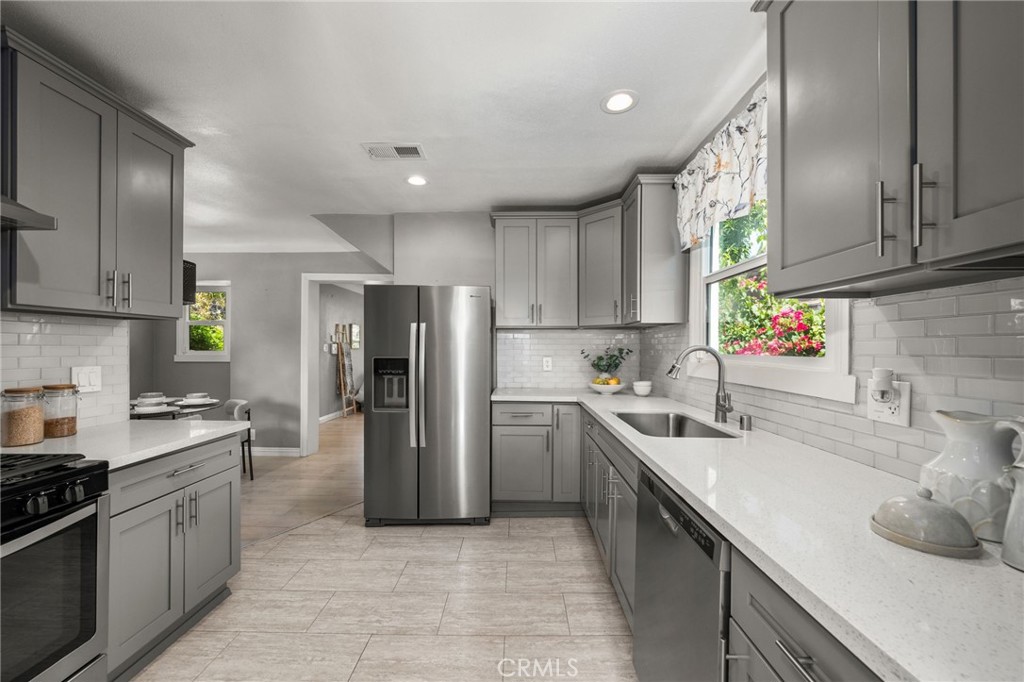 114 E Woodbury Road