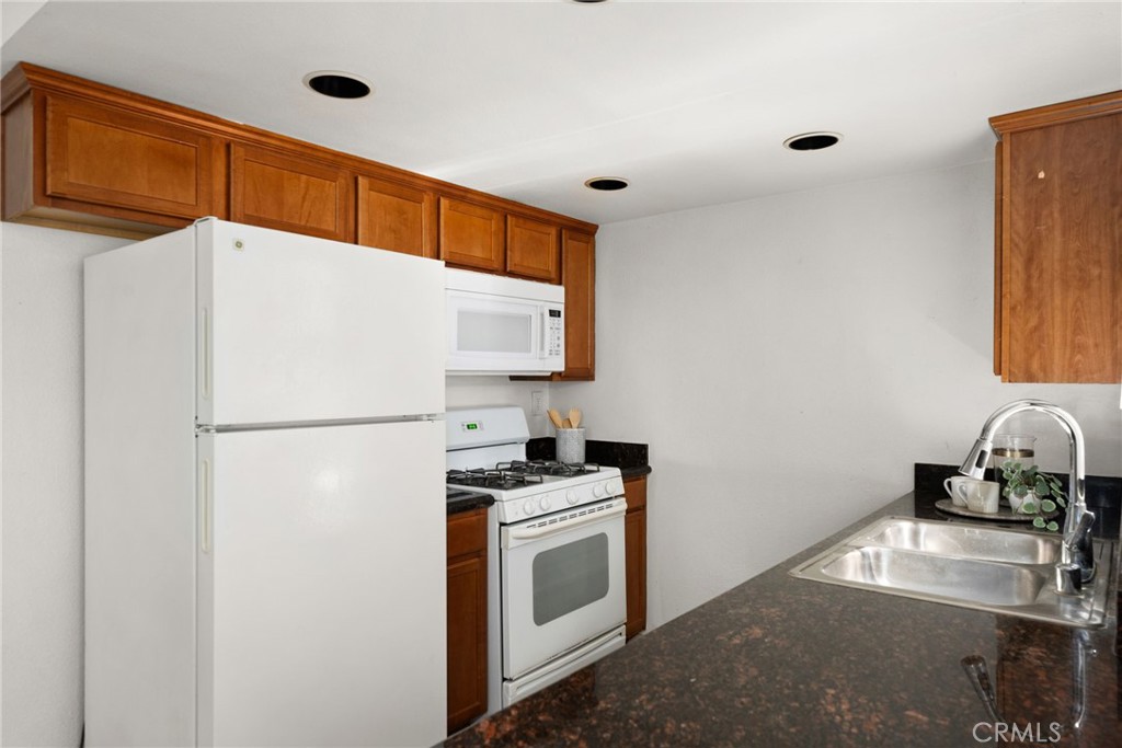 1142 W Blaine Street 202