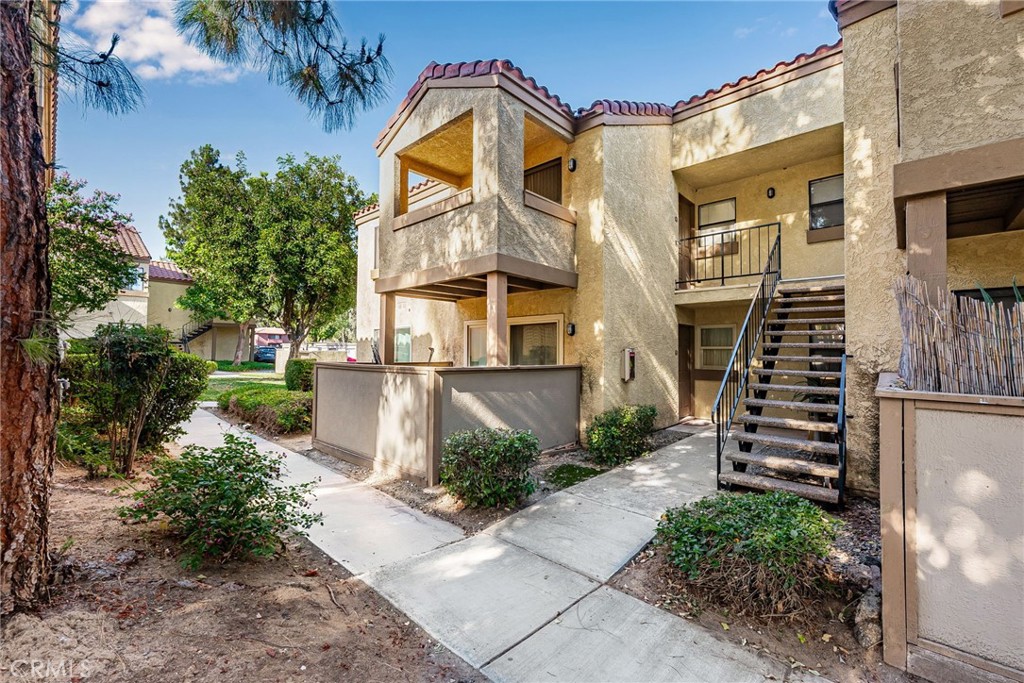 1142 W Blaine Street 202