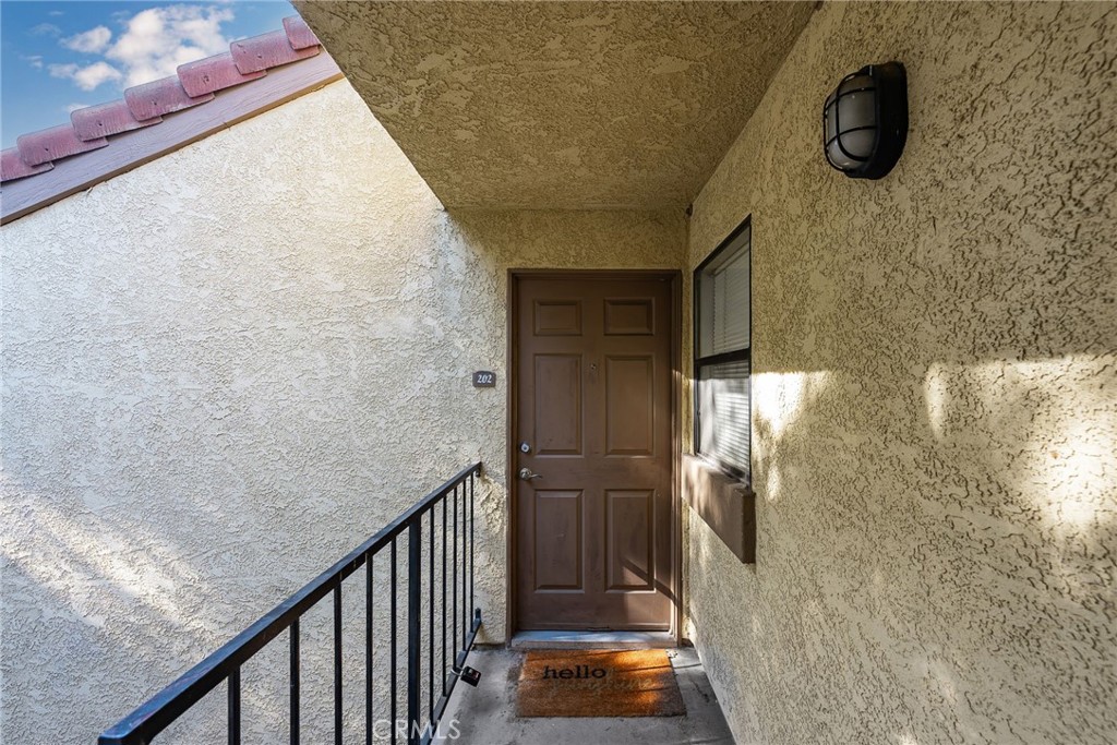 1142 W Blaine Street 202