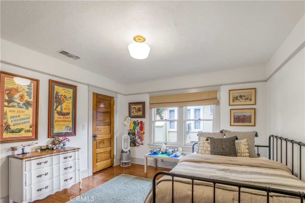 2433 3rd Street