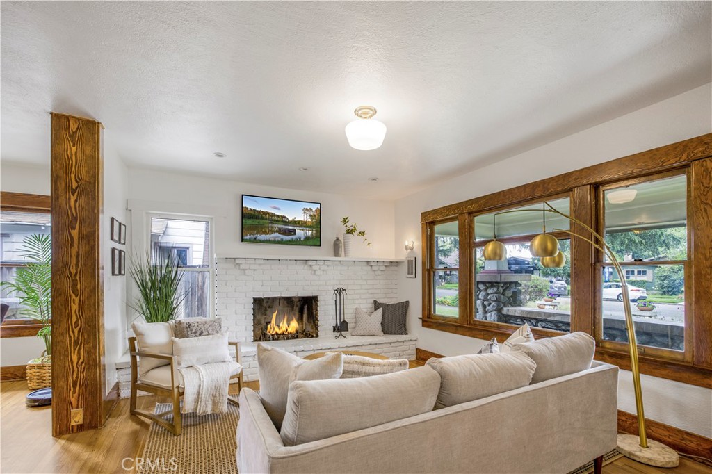2433 3rd Street