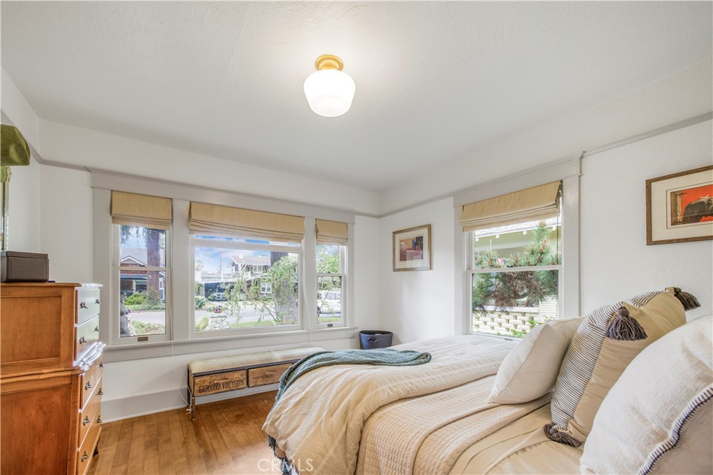 2433 3rd Street