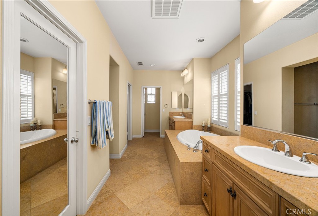 1238 Leggio Lane
