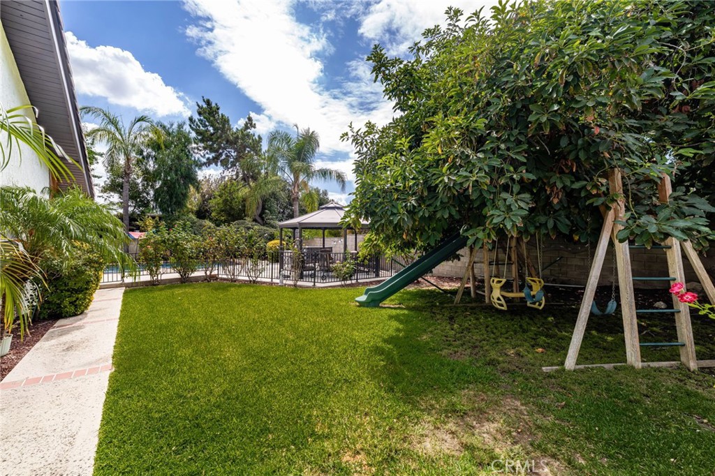 2305 Bonnie Brae Avenue