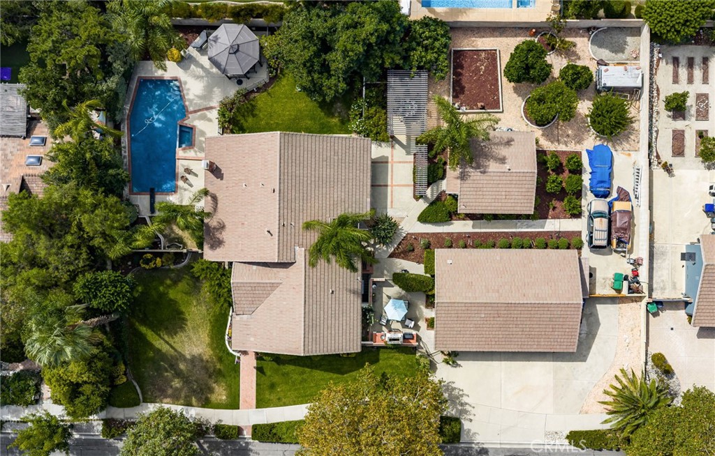 2305 Bonnie Brae Avenue