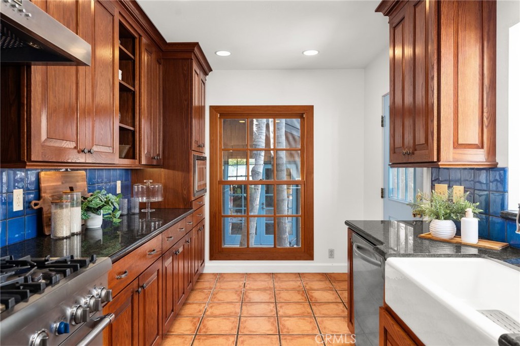 2305 Bonnie Brae Avenue