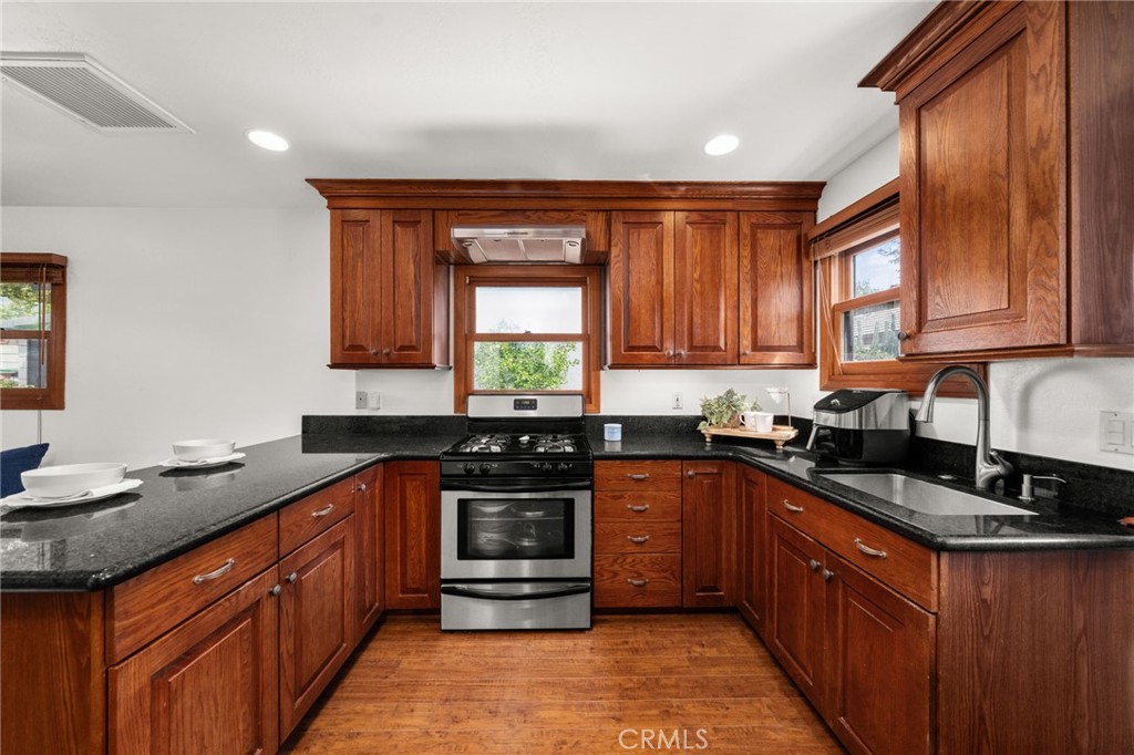 2305 Bonnie Brae Avenue