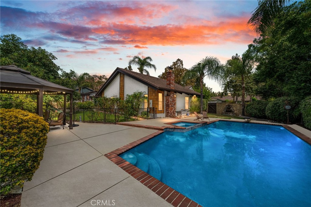 2305 Bonnie Brae Avenue