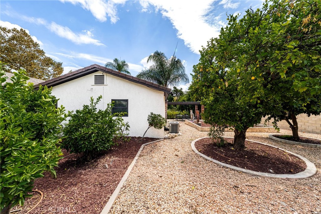 2305 Bonnie Brae Avenue