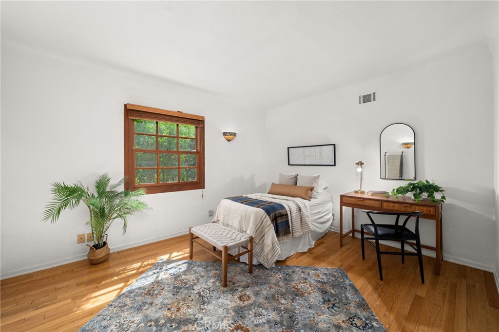 2305 Bonnie Brae Avenue