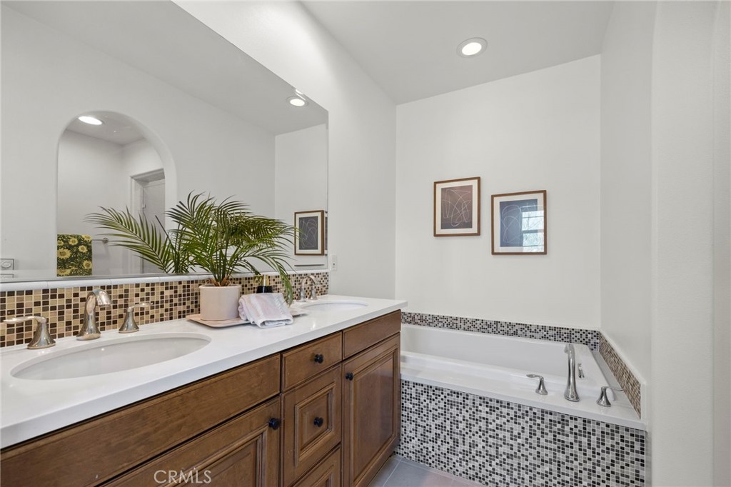 922 E Baseline Road