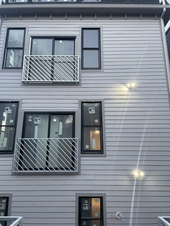 61 Falcon St # 3