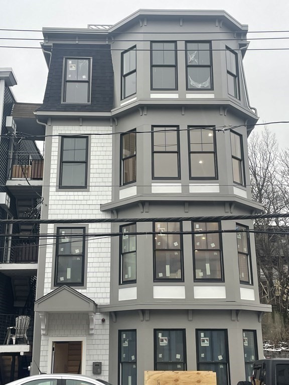 61 Falcon St # 3