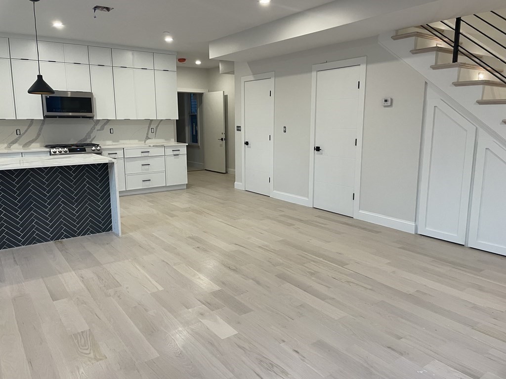 61 Falcon St # 3