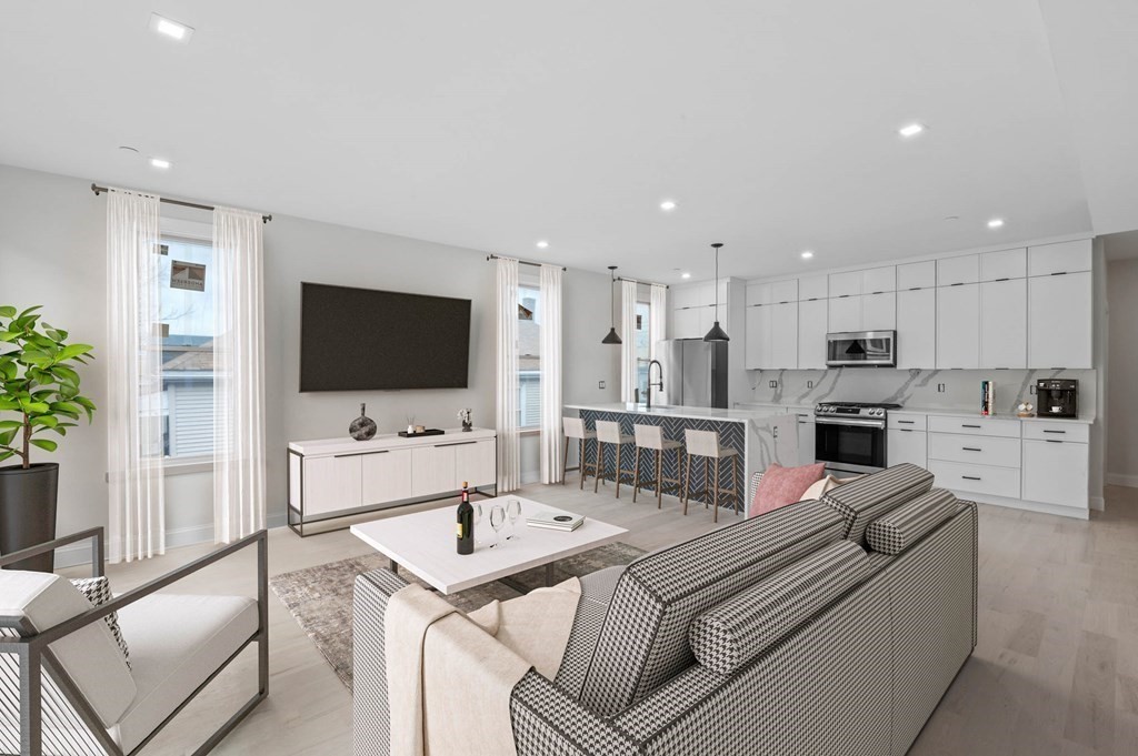 61 Falcon St # 3