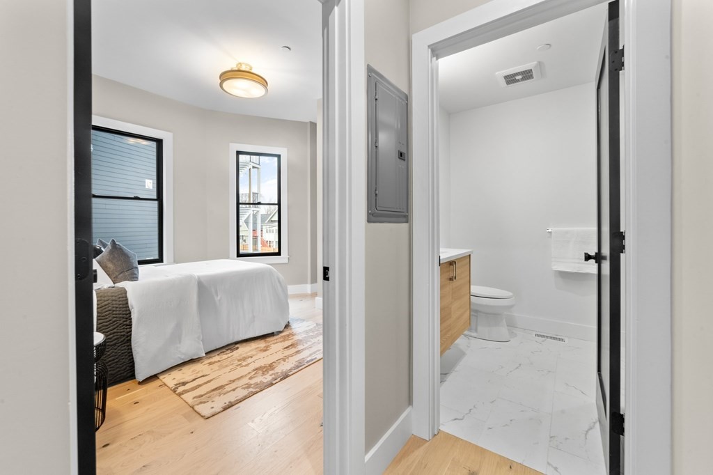 14 Bowdoin Ave # 1