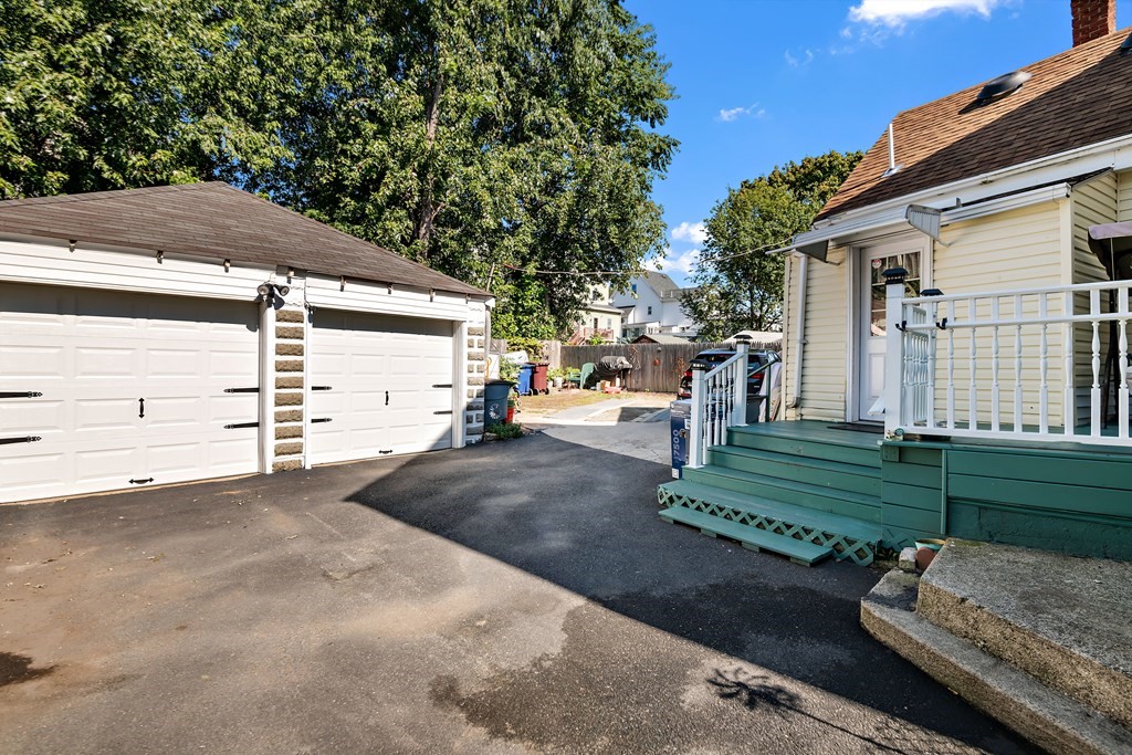 77 Eustis St