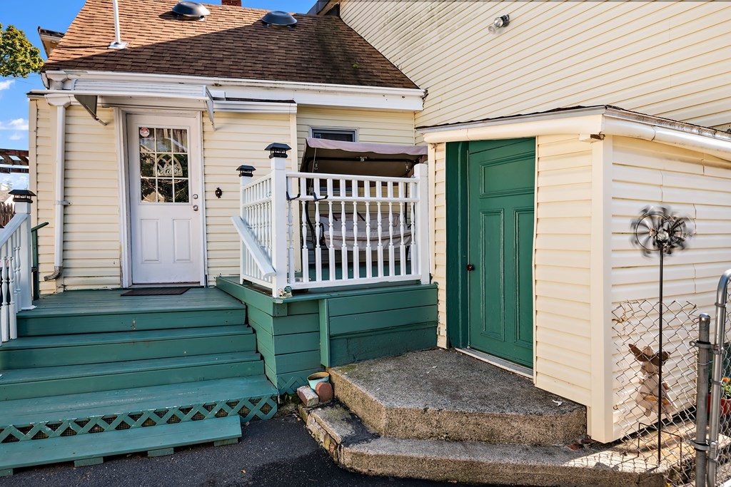 77 Eustis St