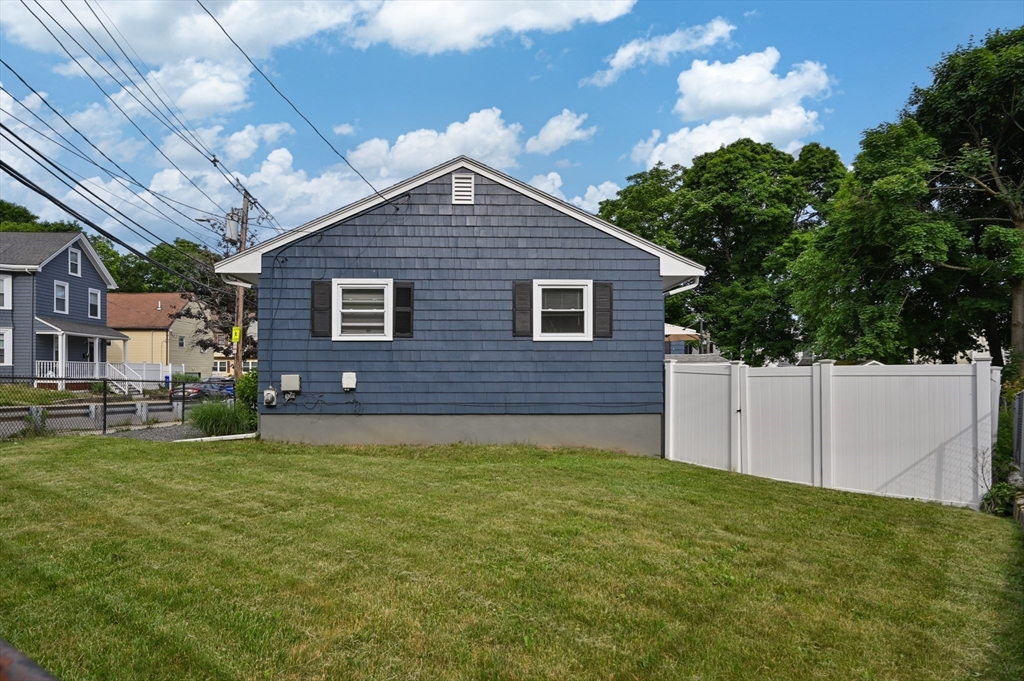 3 Bowman St