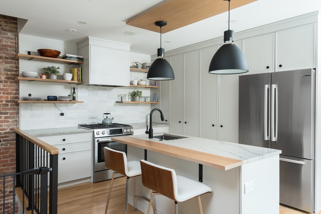 84 H St # 1