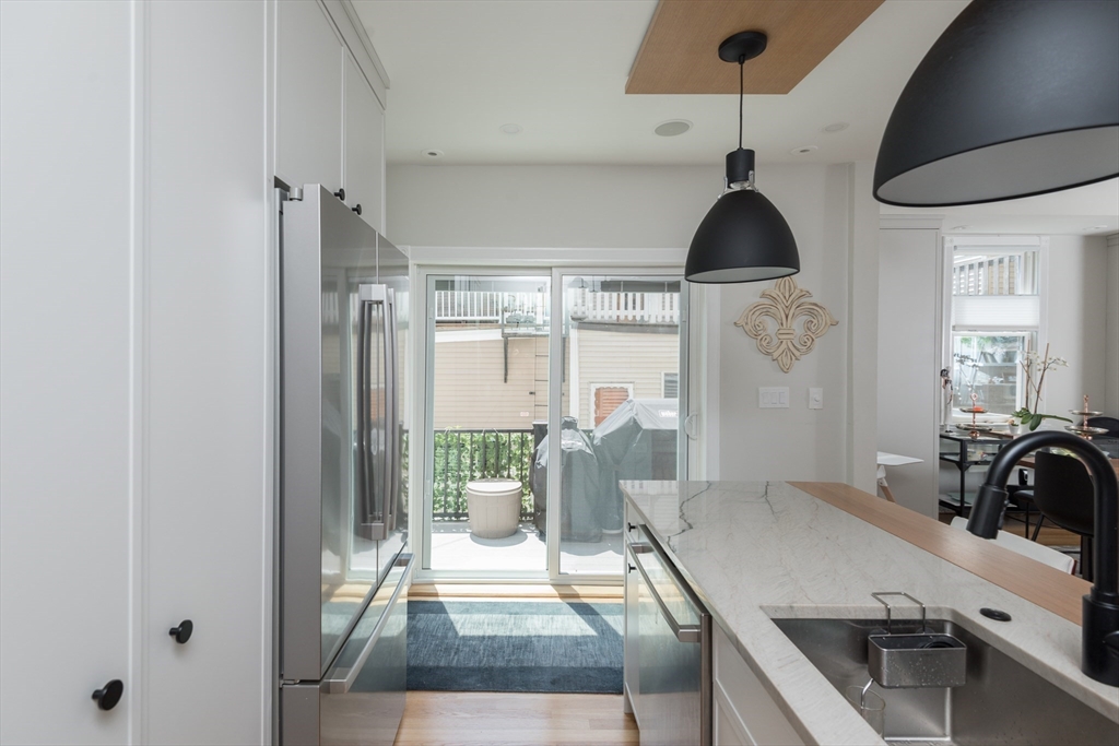 84 H St # 1