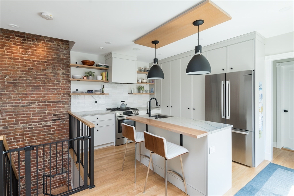84 H St # 1