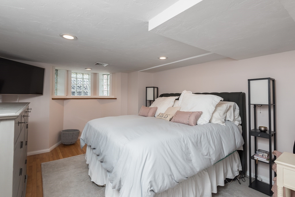 84 H St # 1