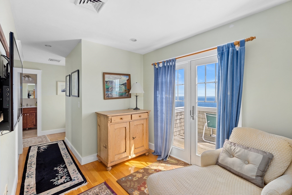 33 Oceanside Dr