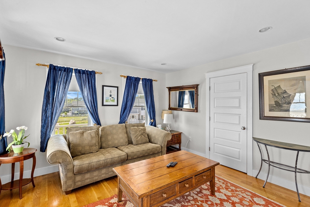 33 Oceanside Dr