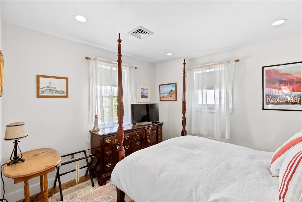 33 Oceanside Dr
