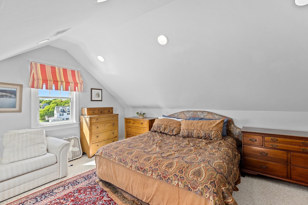 33 Oceanside Dr